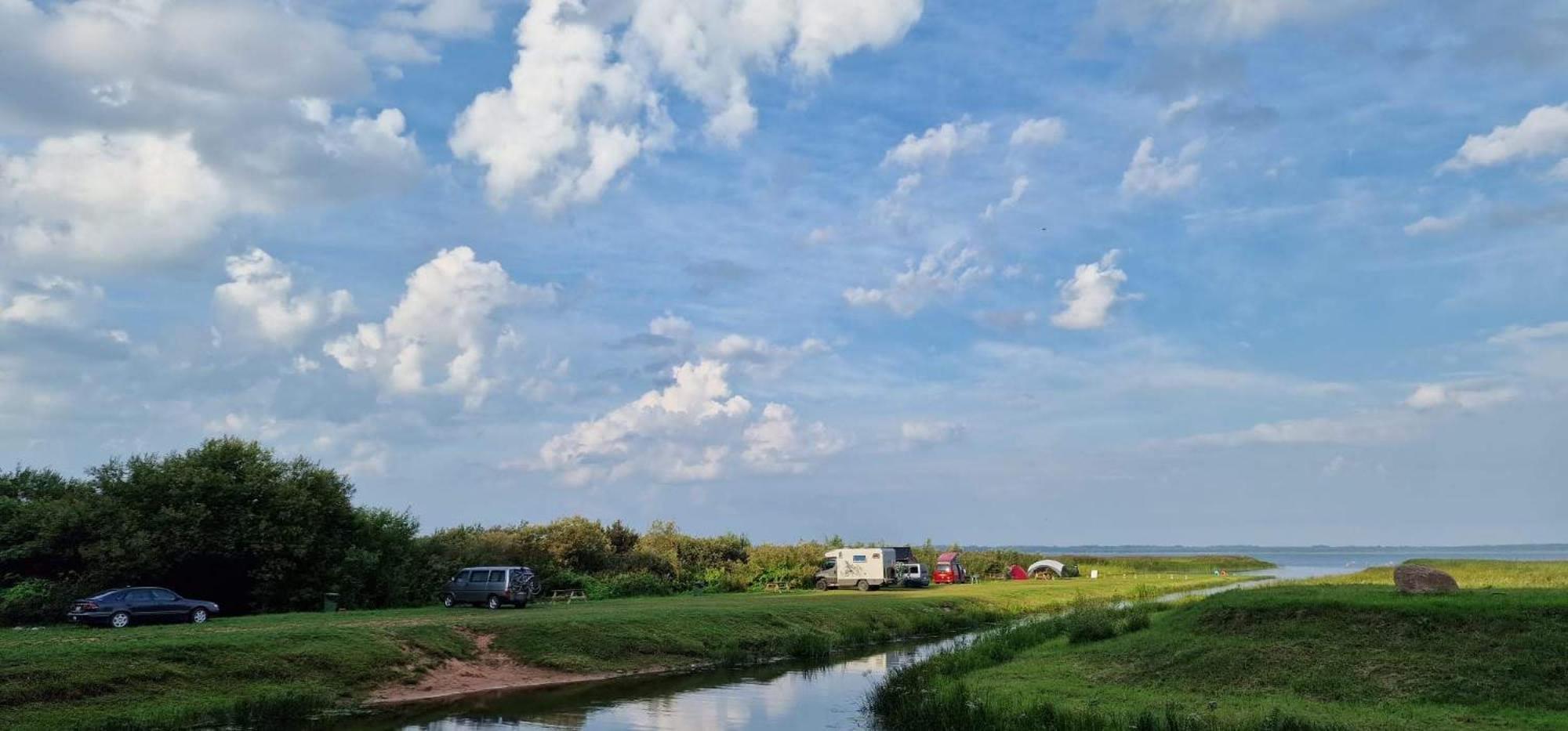Kempings Ezerpriedes Burtnieki  Esterno foto