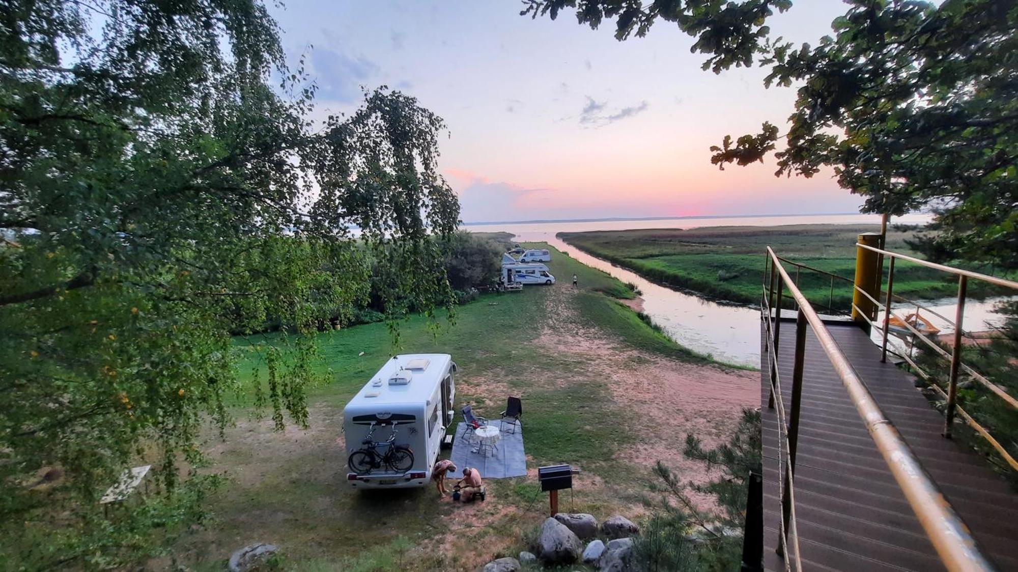 Kempings Ezerpriedes Burtnieki  Esterno foto