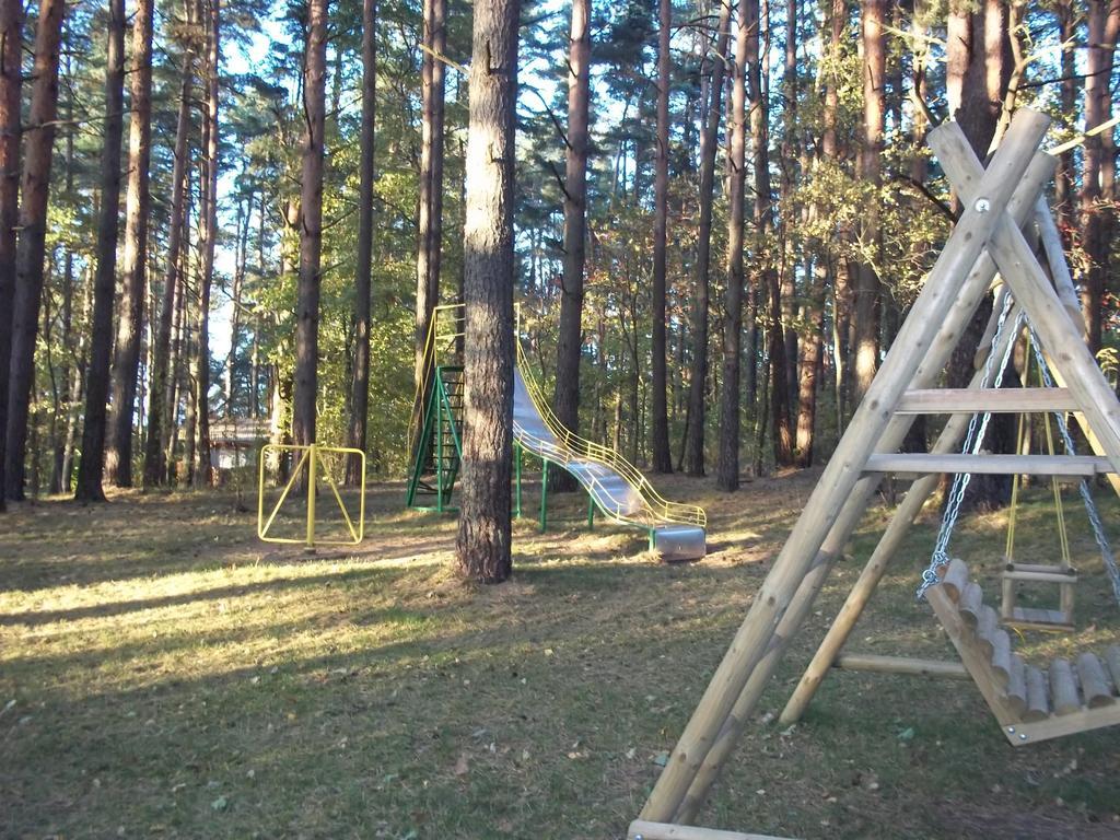 Kempings Ezerpriedes Burtnieki  Esterno foto
